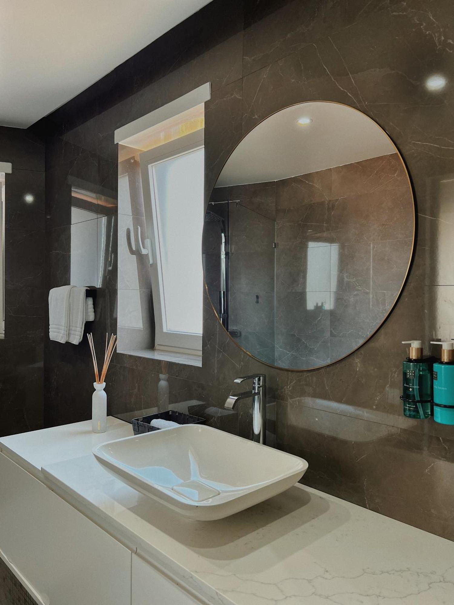 Luna House & Cowork Cascais Phòng bức ảnh
